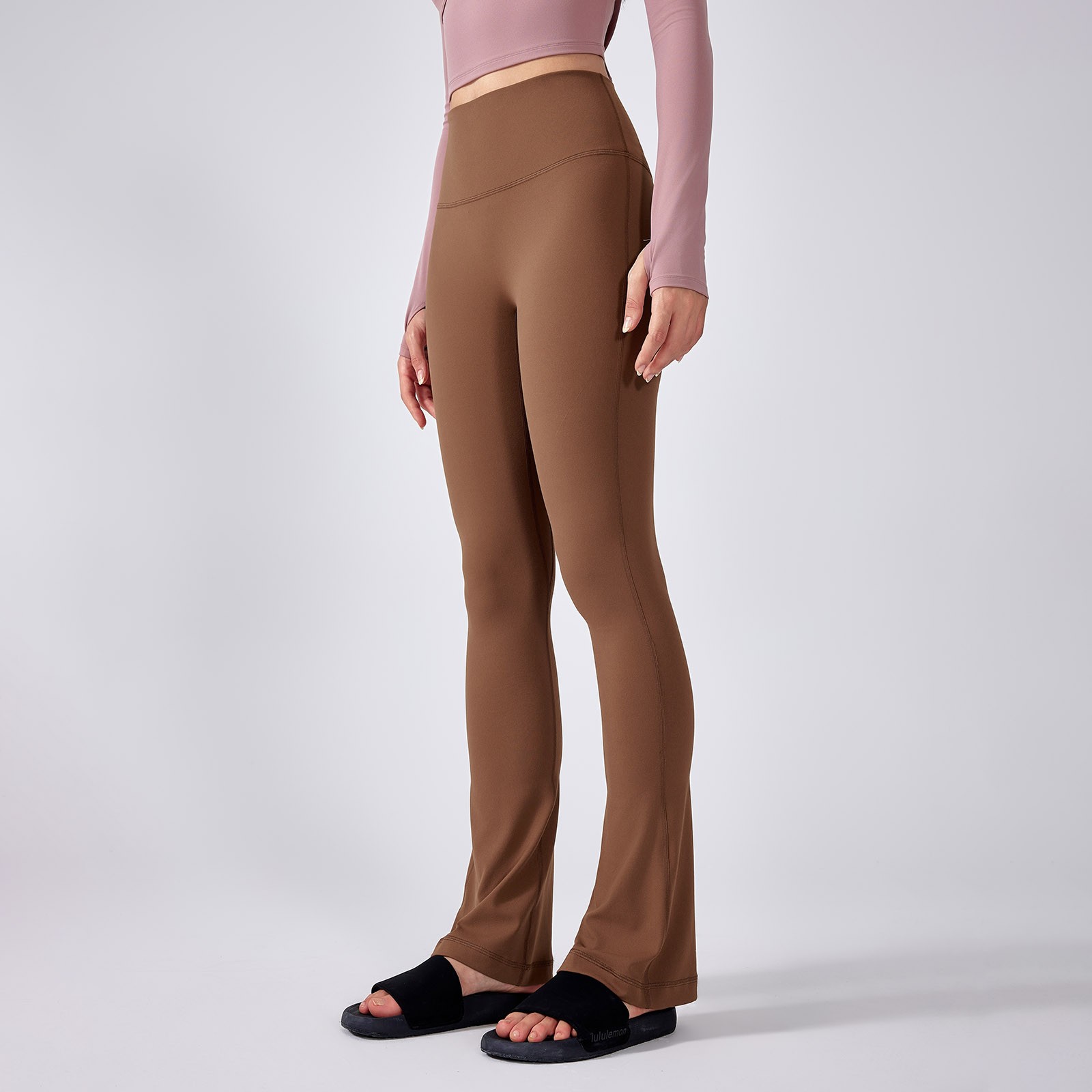 thumbnail image 2 of Pantalones deportivos de yoga: leggings acampanados de cintura alta, nailon y spandex, ropa deportiva elegante, cómodos y elásticos., 2 of 8